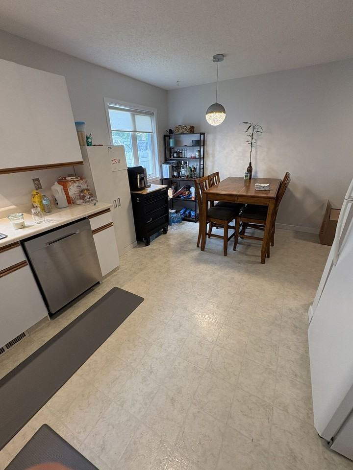 3304 44b Ave Nw - Photo 5 of 32