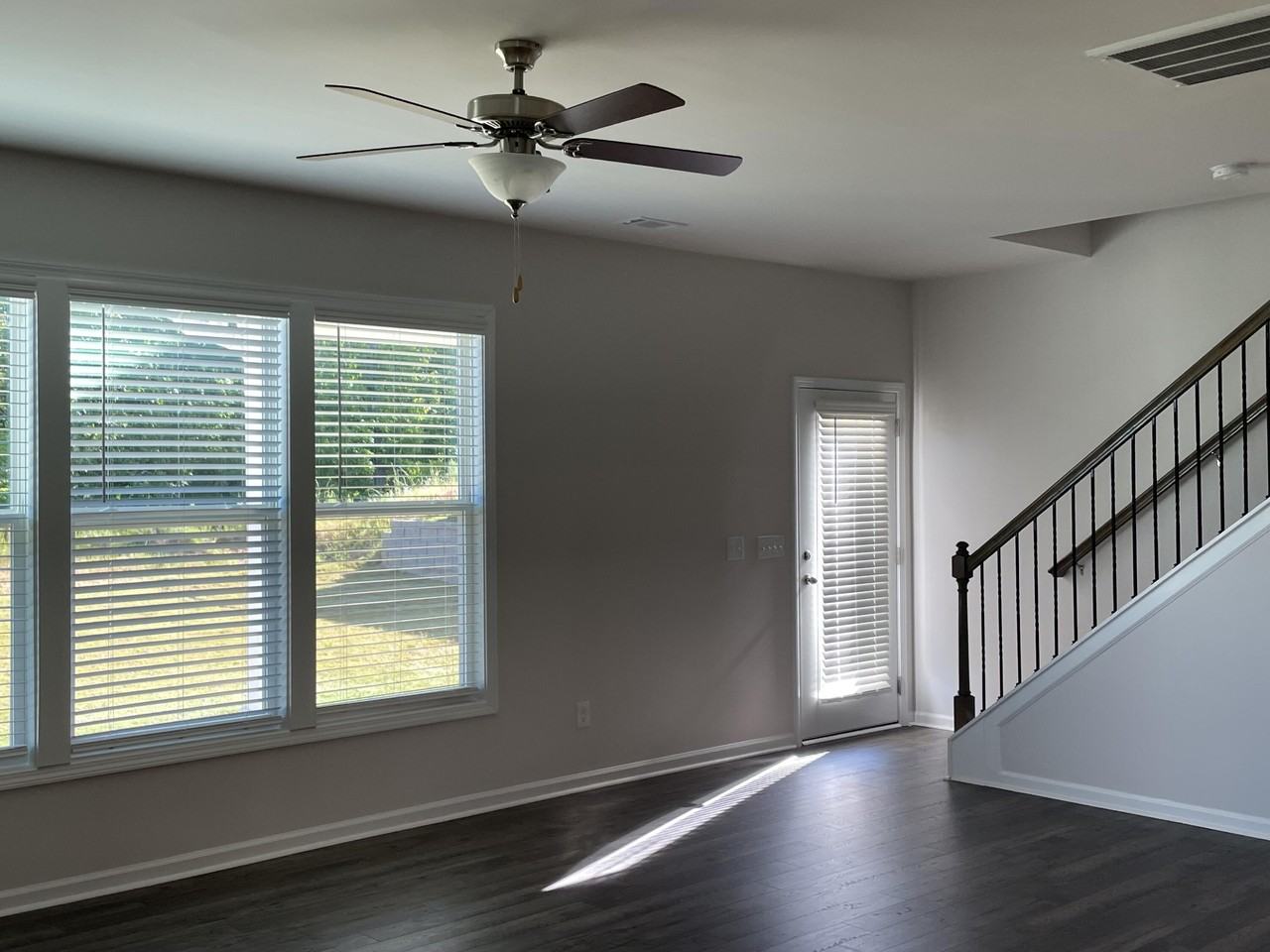 715 Courtland Dr - Photo 3 of 22