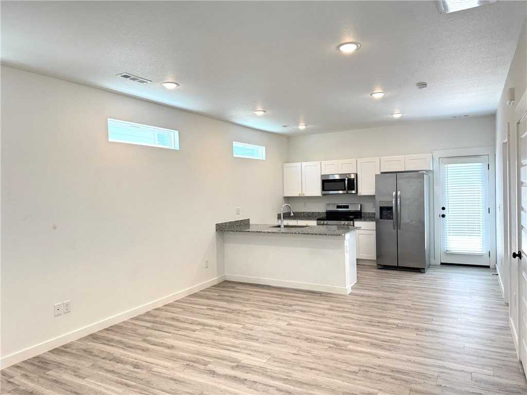 821 Massachusetts Ave - Photo 3 of 14