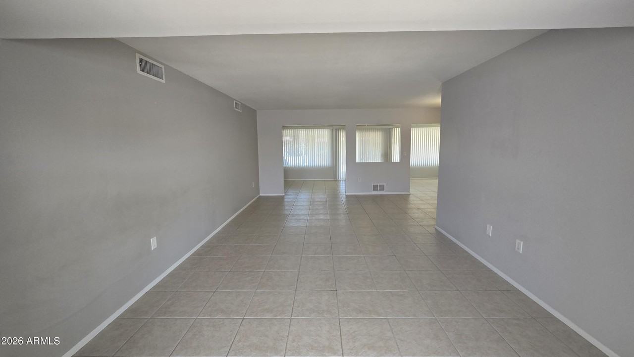 10715 W Tropicana Cir - Photo 7 of 31