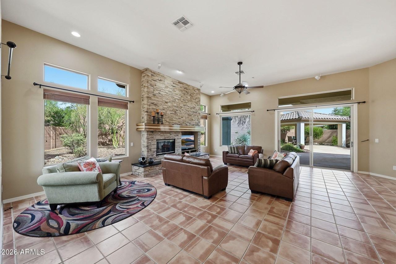 2129 W Legends Way - Photo 6 of 50