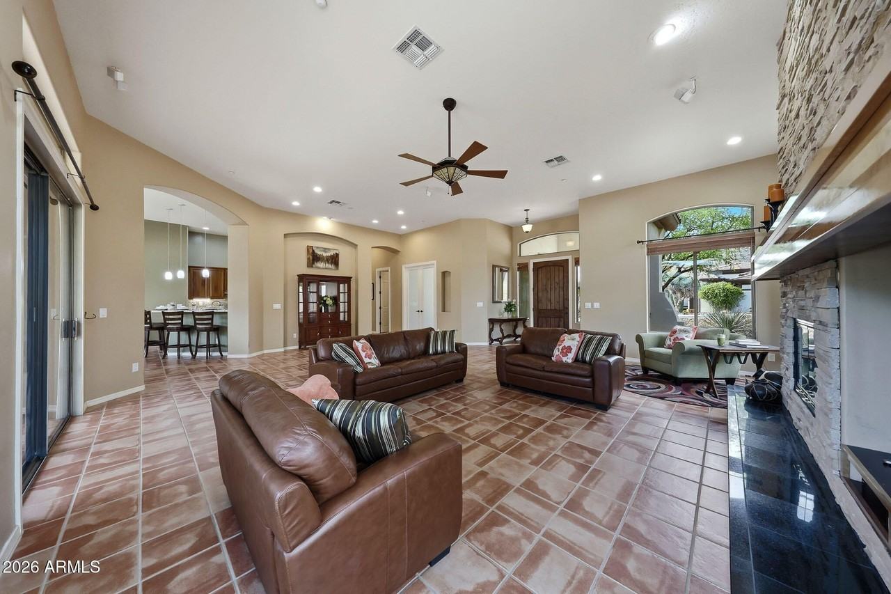 2129 W Legends Way - Photo 7 of 50
