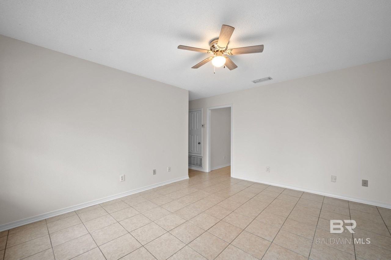 20938 Liberty Ln - Photo 3 of 11