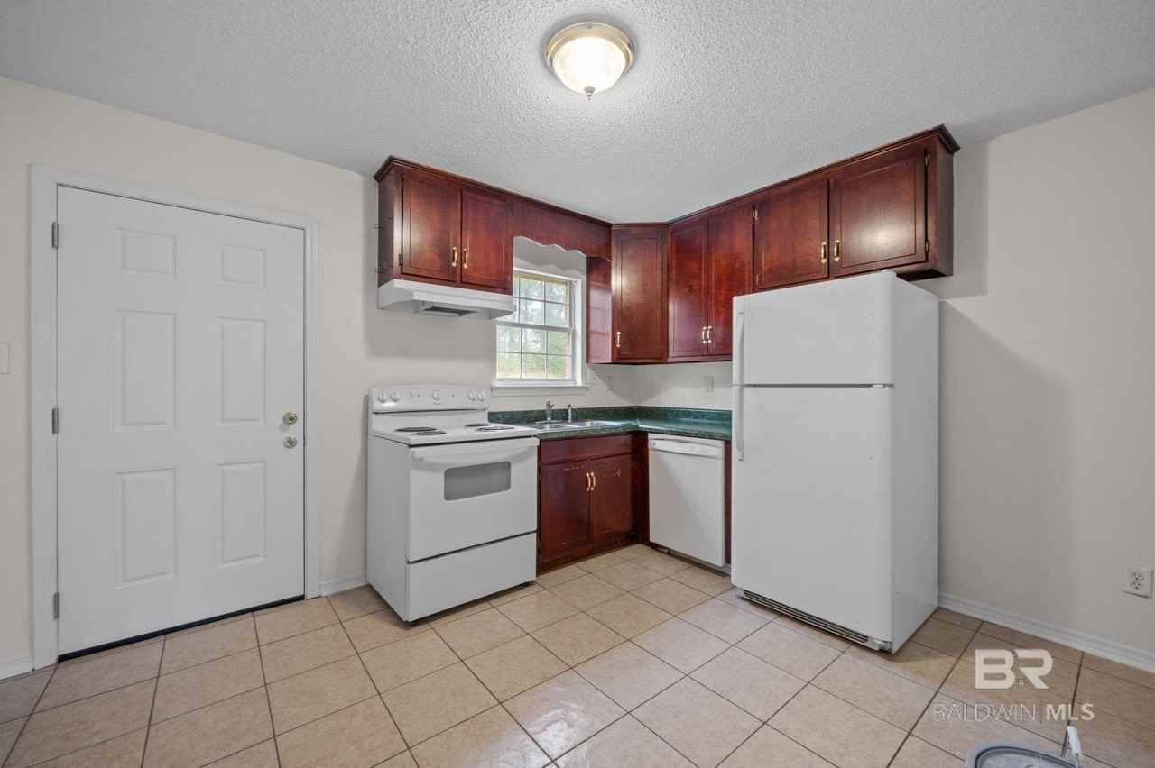 20938 Liberty Ln - Photo 4 of 11