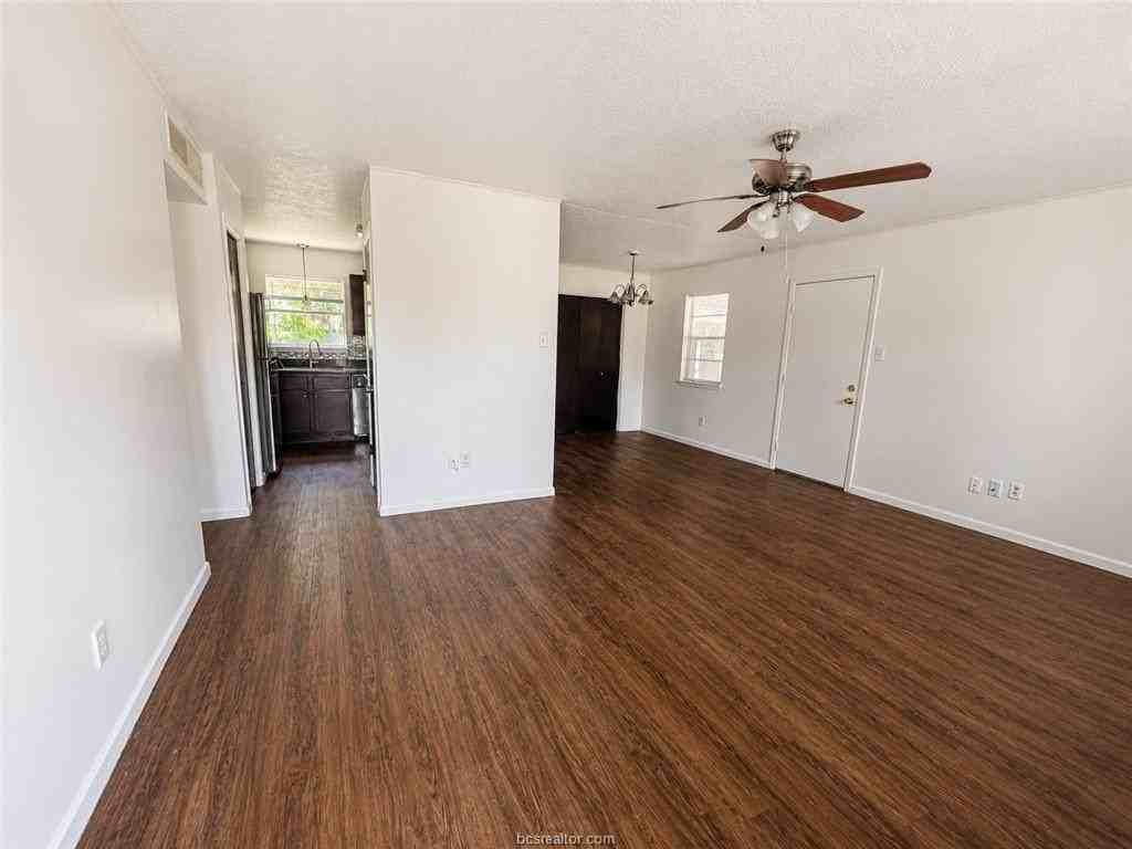 2910 Minnesota Ave - Photo 2 of 10