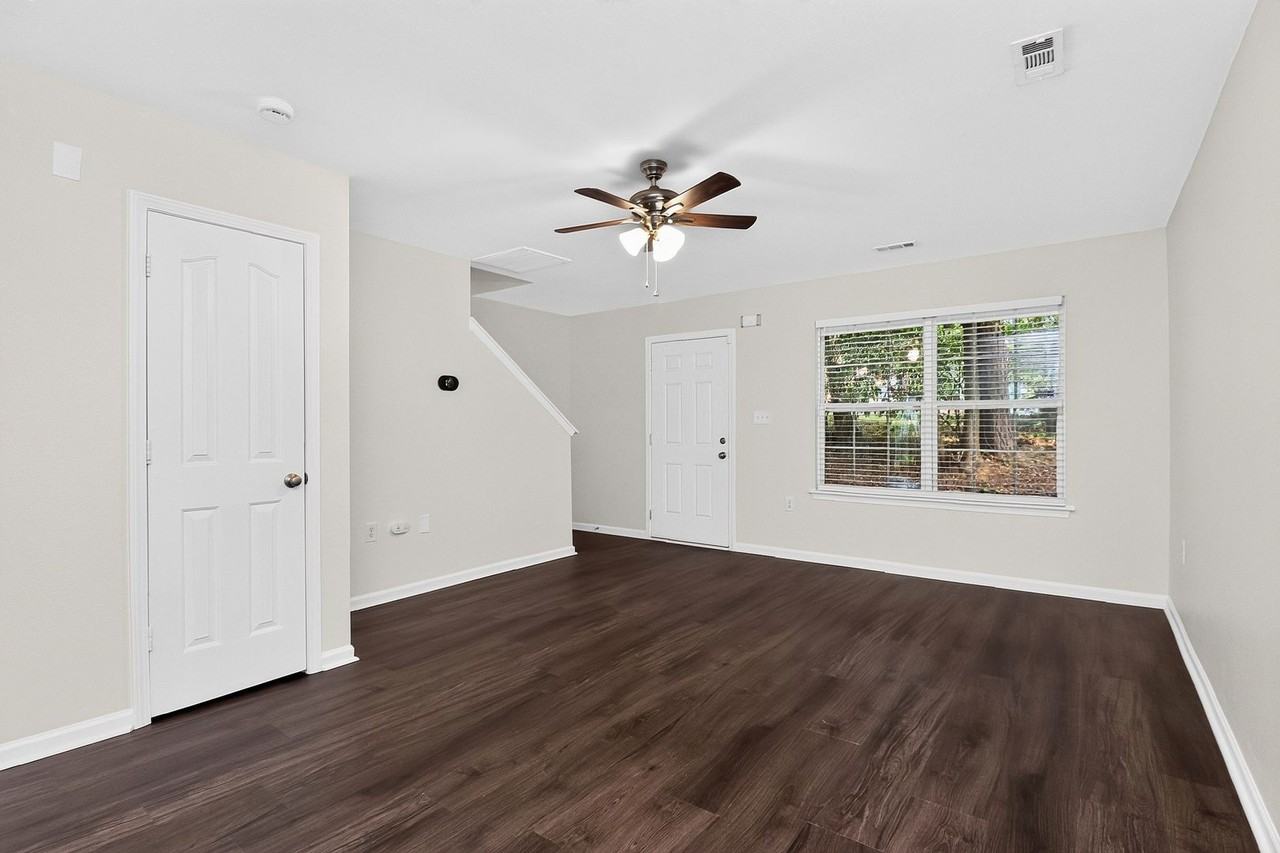 3928 Glory St - Photo 4 of 19
