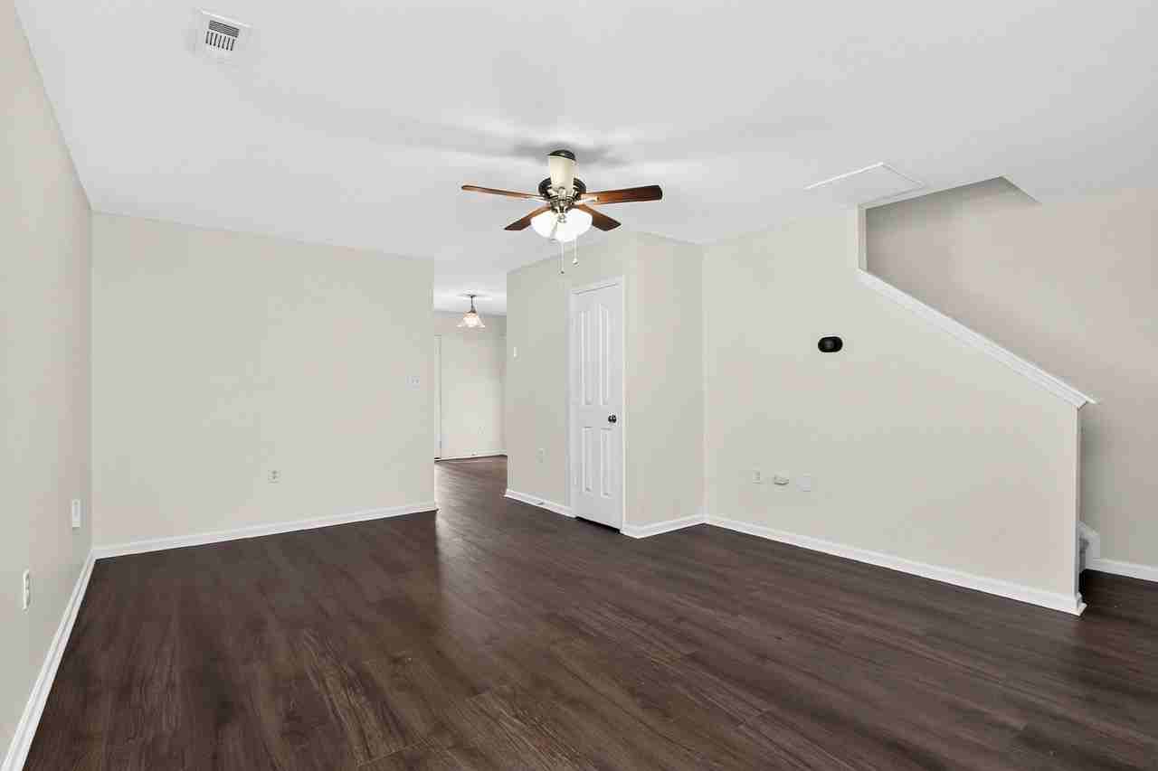 3928 Glory St - Photo 5 of 19
