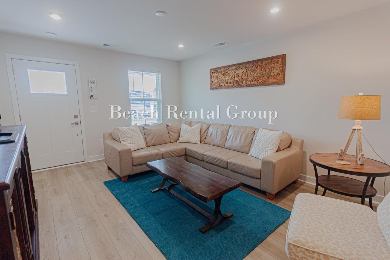 8907 Hudson Ln - Photo 6 of 38