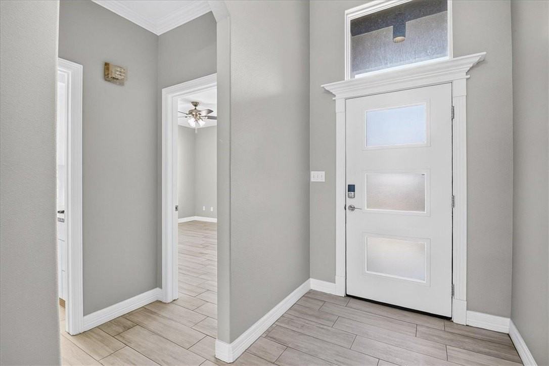 6718 Stuyvesant Ct - Photo 4 of 40