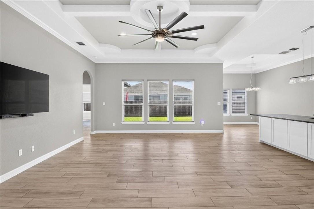 6718 Stuyvesant Ct - Photo 5 of 40