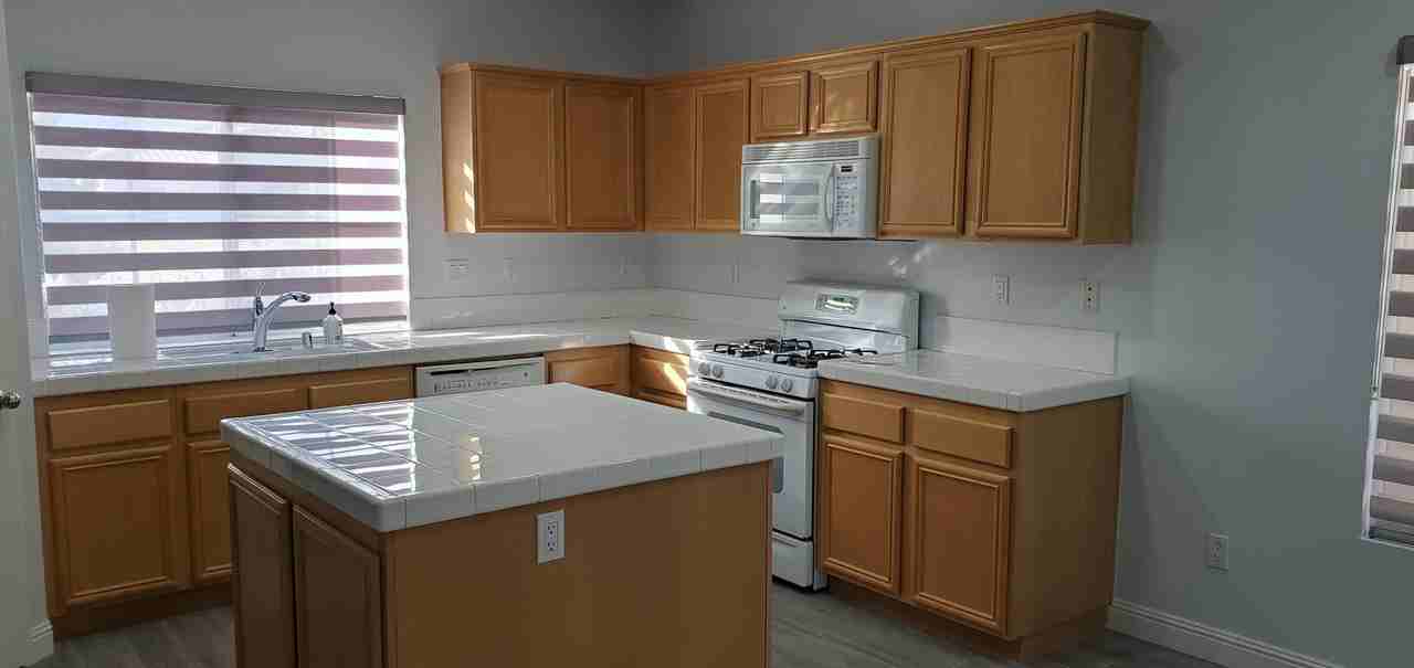 716 Summit Dr - Photo 6 of 29