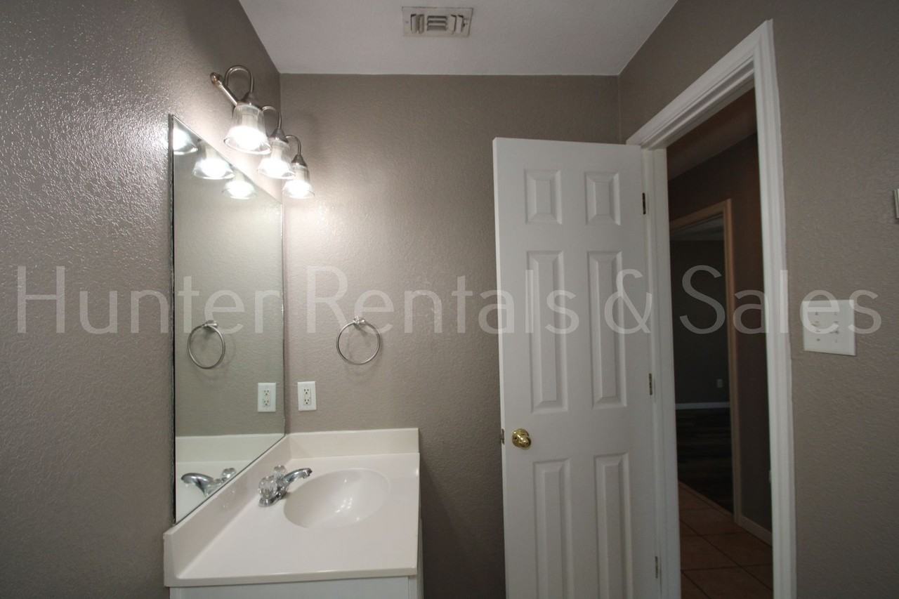 3007 Dannen Ct Unit A - Photo 4 of 27