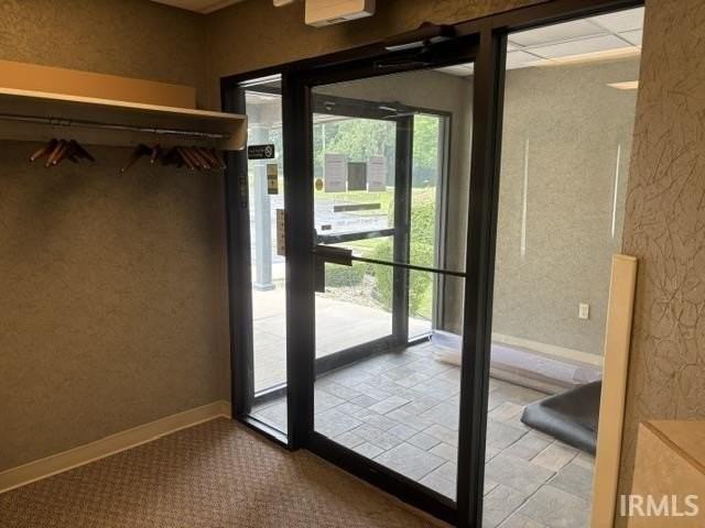 702 N River Dr - Photo 4 of 16