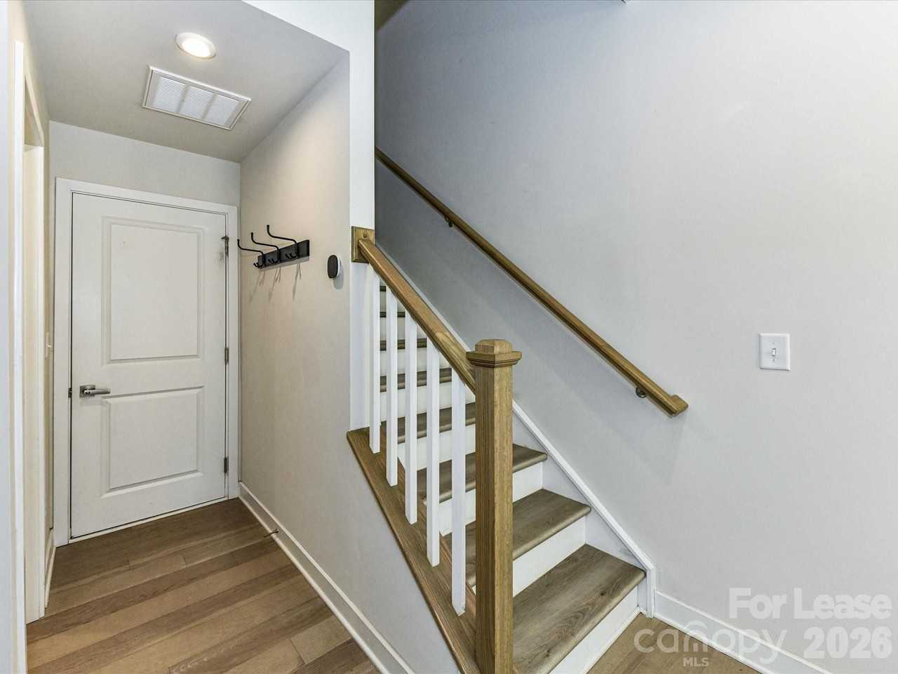 408 Tristram Ln - Photo 4 of 38