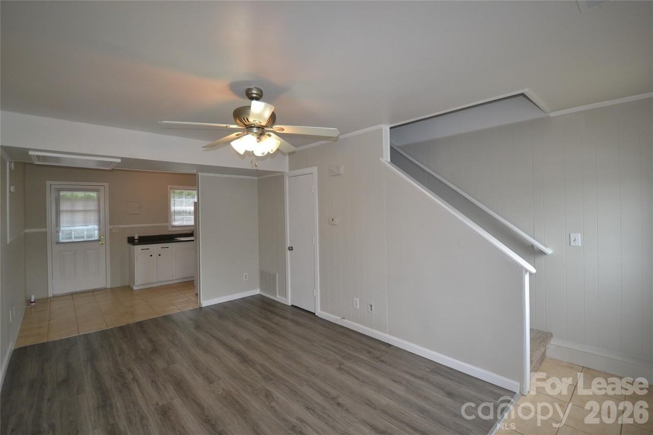 106 Durham Rd - Photo 4 of 21