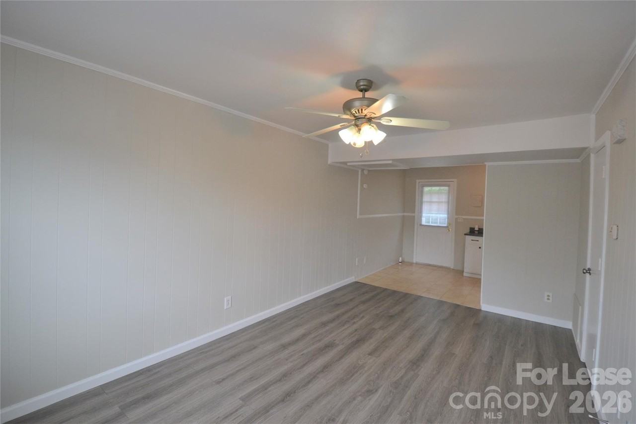 106 Durham Rd - Photo 5 of 21