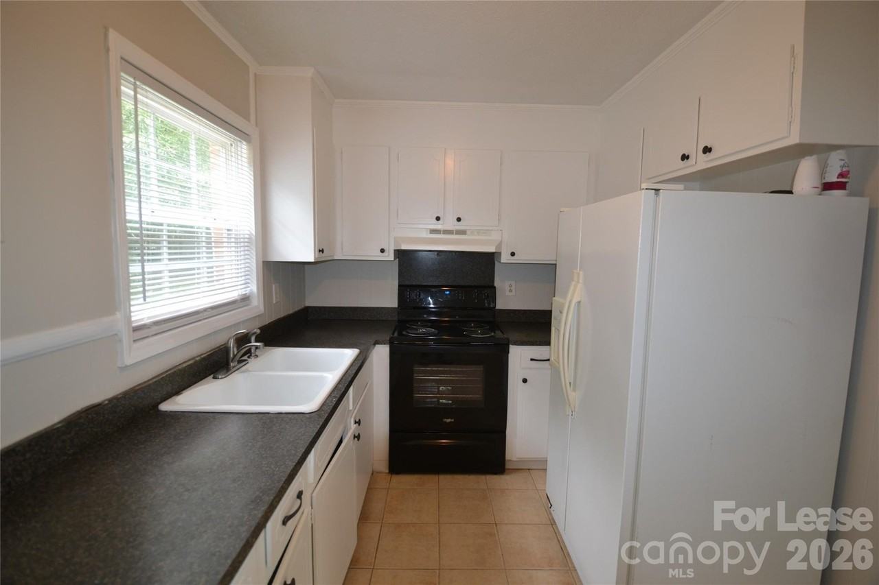 106 Durham Rd - Photo 7 of 21