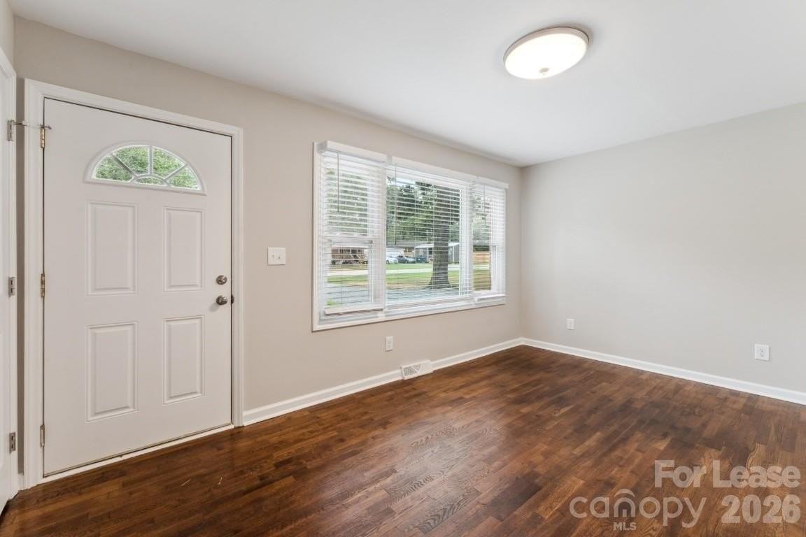 905 Clark St - Photo 2 of 14