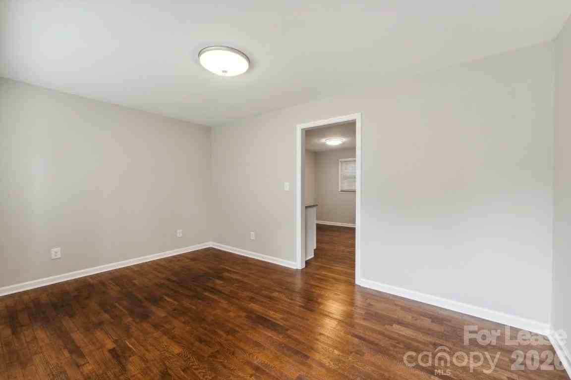 905 Clark St - Photo 3 of 14