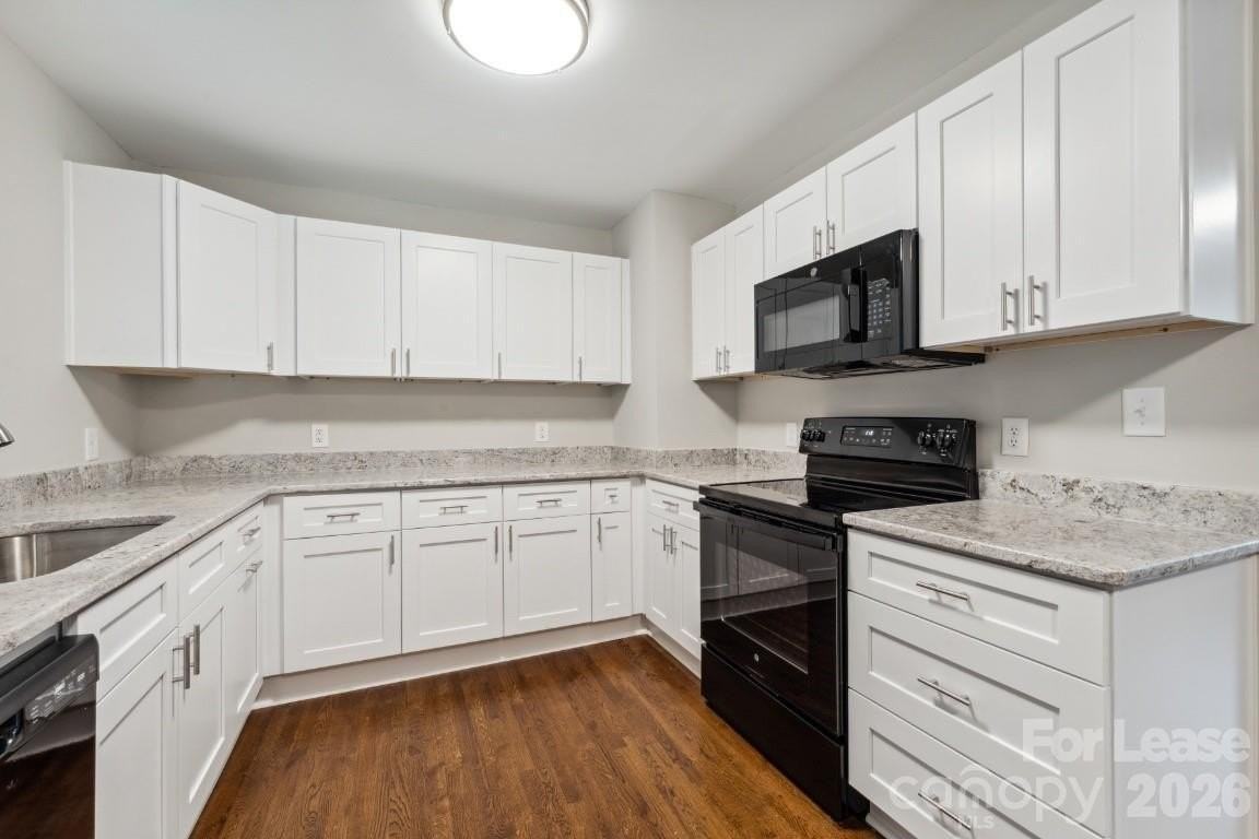 905 Clark St - Photo 5 of 14