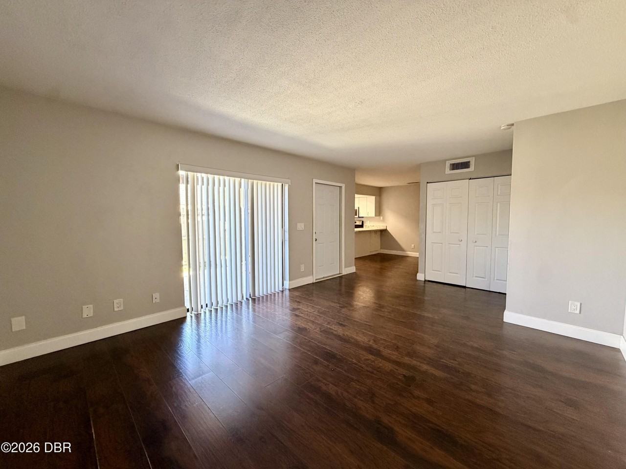 23 Springwood Sq - Photo 3 of 10