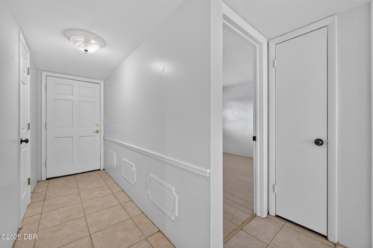 118 S Halifax Ave #402 - Photo 3 of 25