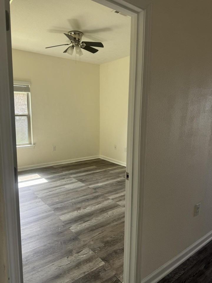 316 Merlin Ct - Photo 5 of 39