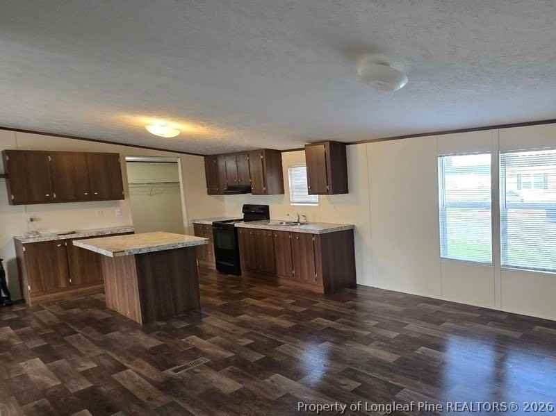 254 Banyan Ave - Photo 2 of 4