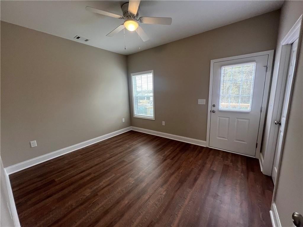 1027 Park Hill Dr - Photo 5 of 11