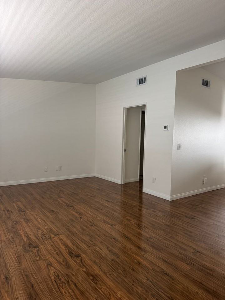 5250 Bellingham Ave - Photo 3 of 14