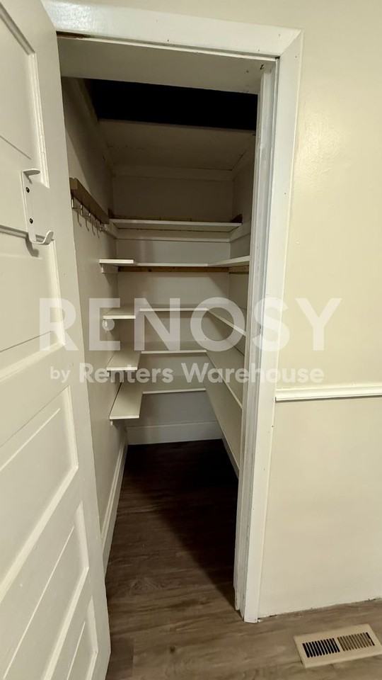 935 Sims Ave - Photo 3 of 20