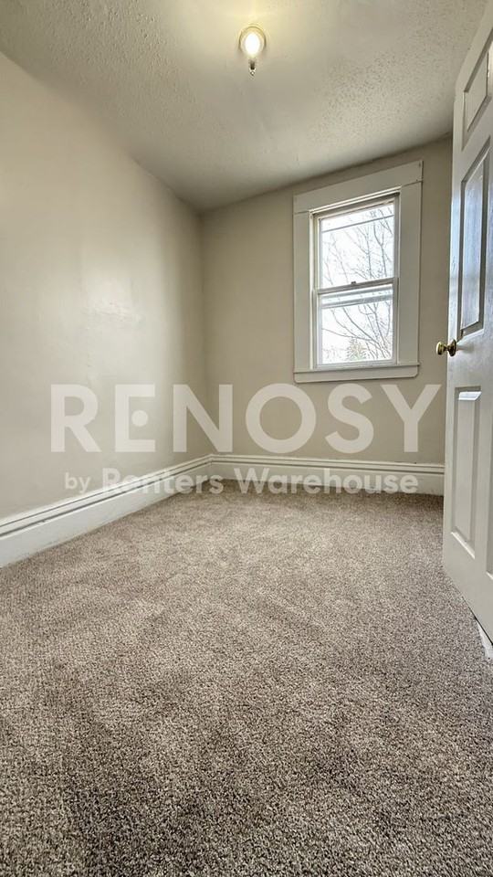 935 Sims Ave - Photo 5 of 20