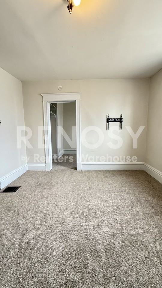 935 Sims Ave - Photo 7 of 20