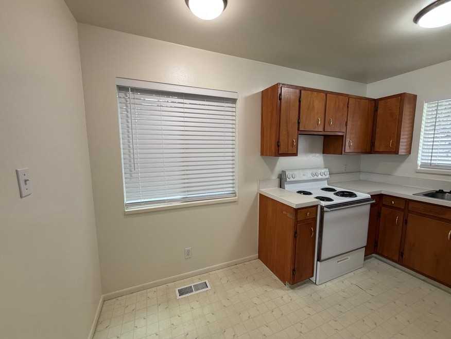 744/746 East 200 North - 746 #746 - Photo 2 of 13