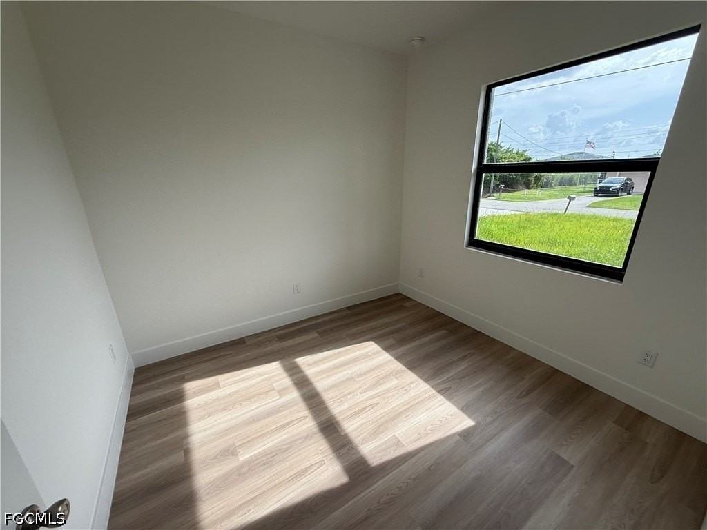227 Ivan Ave S - Photo 7 of 16