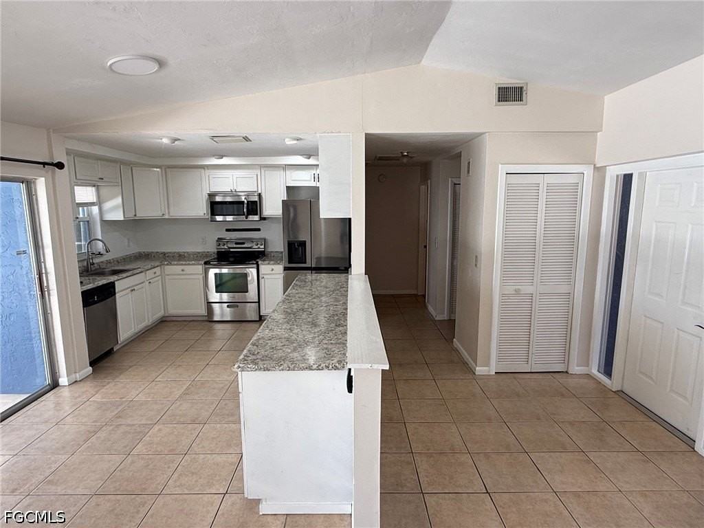 210 Se 1st Ter - Photo 5 of 35
