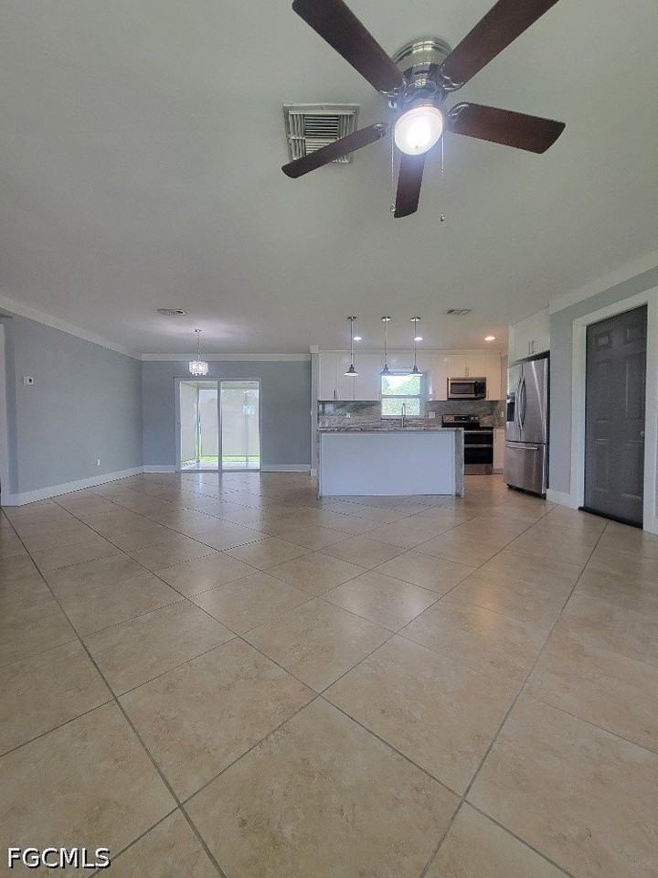 203 Redcliff Ave - Photo 3 of 17