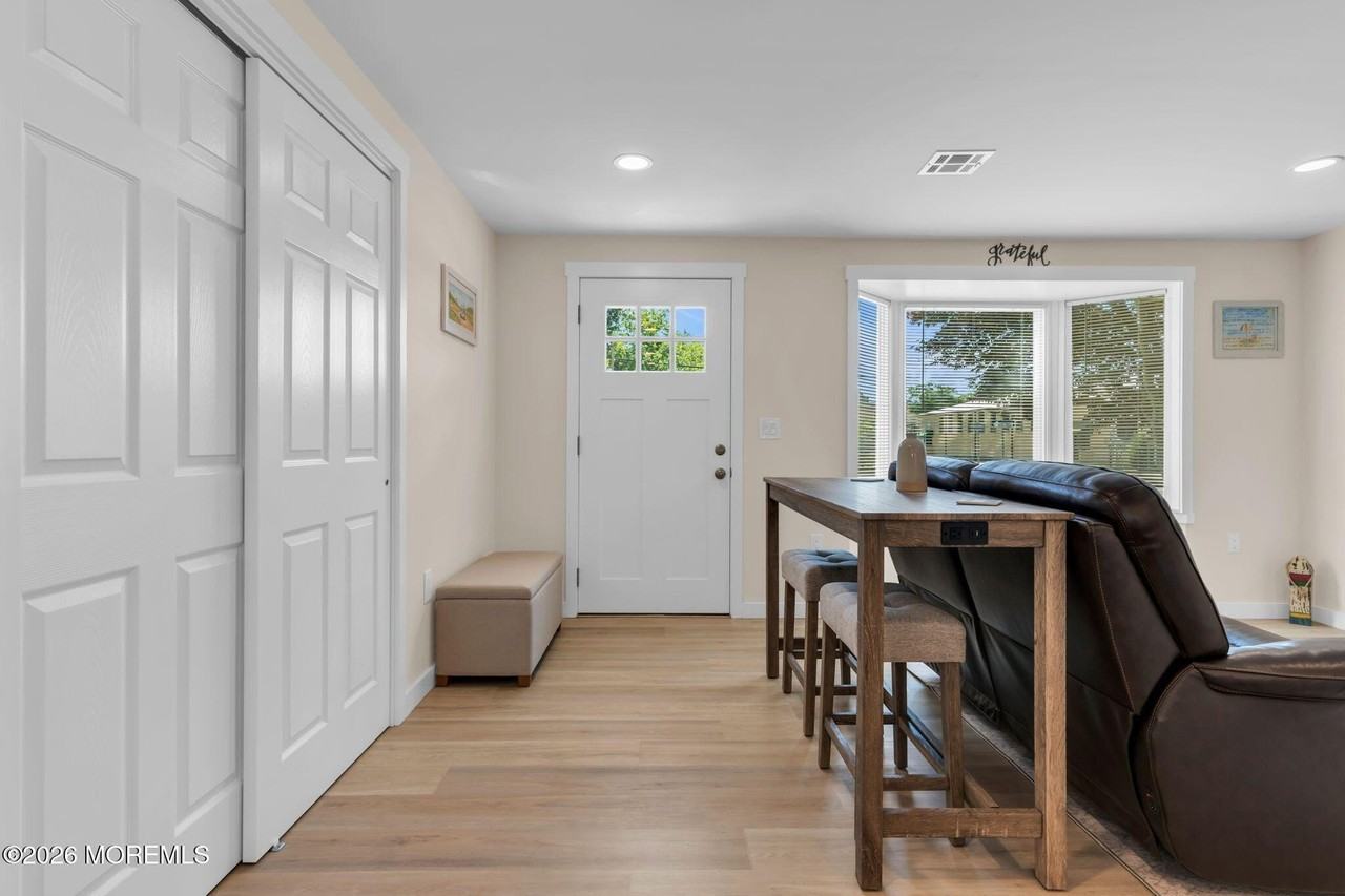 501 Forman Ave - Photo 6 of 23