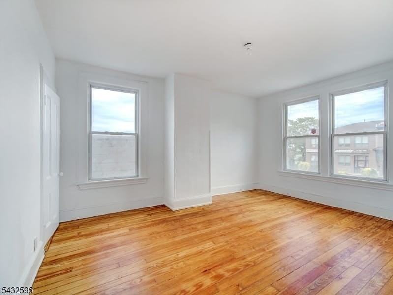 444 N Broad St - Photo 4 of 23