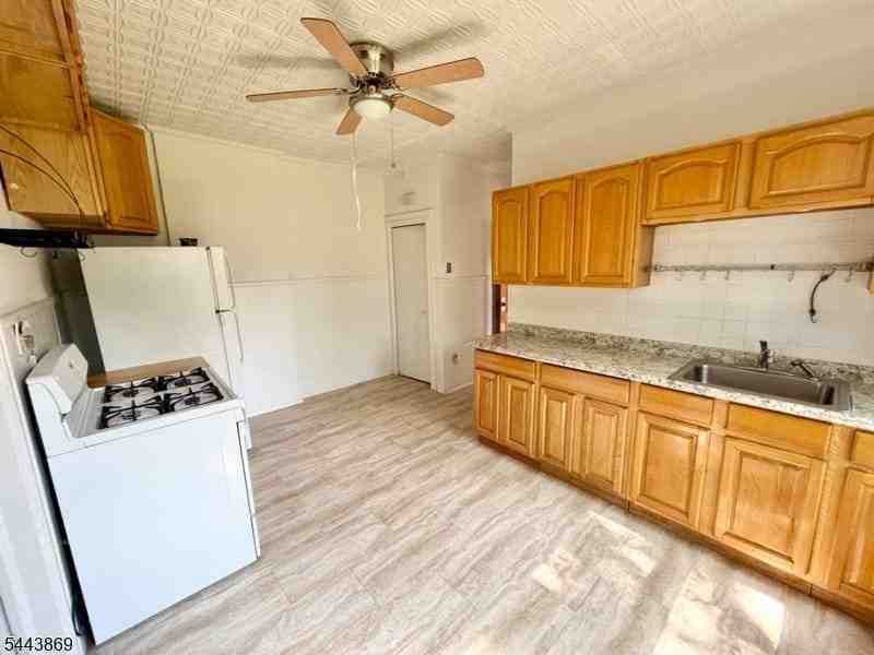 4A Swaine Pl - Photo 3 of 18