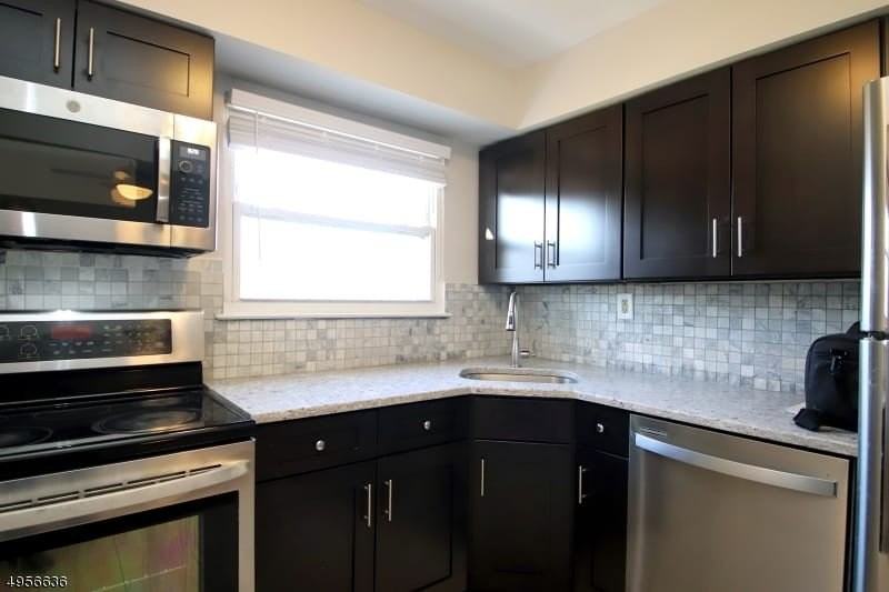 515 Andria Ave - Photo 3 of 20