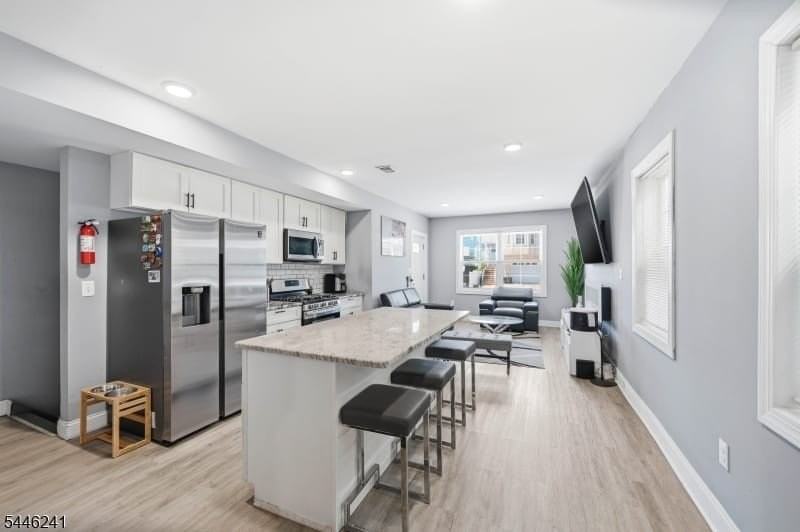 469 Henry St - Photo 4 of 21