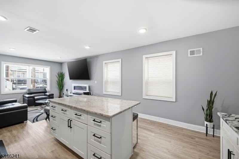 469 Henry St - Photo 5 of 21