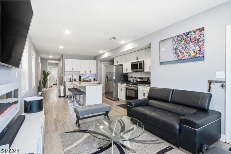 469 Henry St - Photo 6 of 21