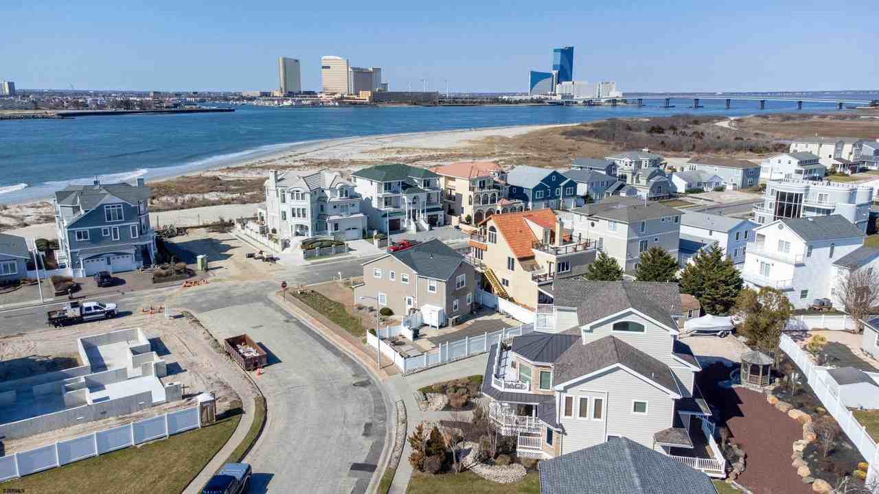 5219 Sea Spray Rd - Photo 3 of 39