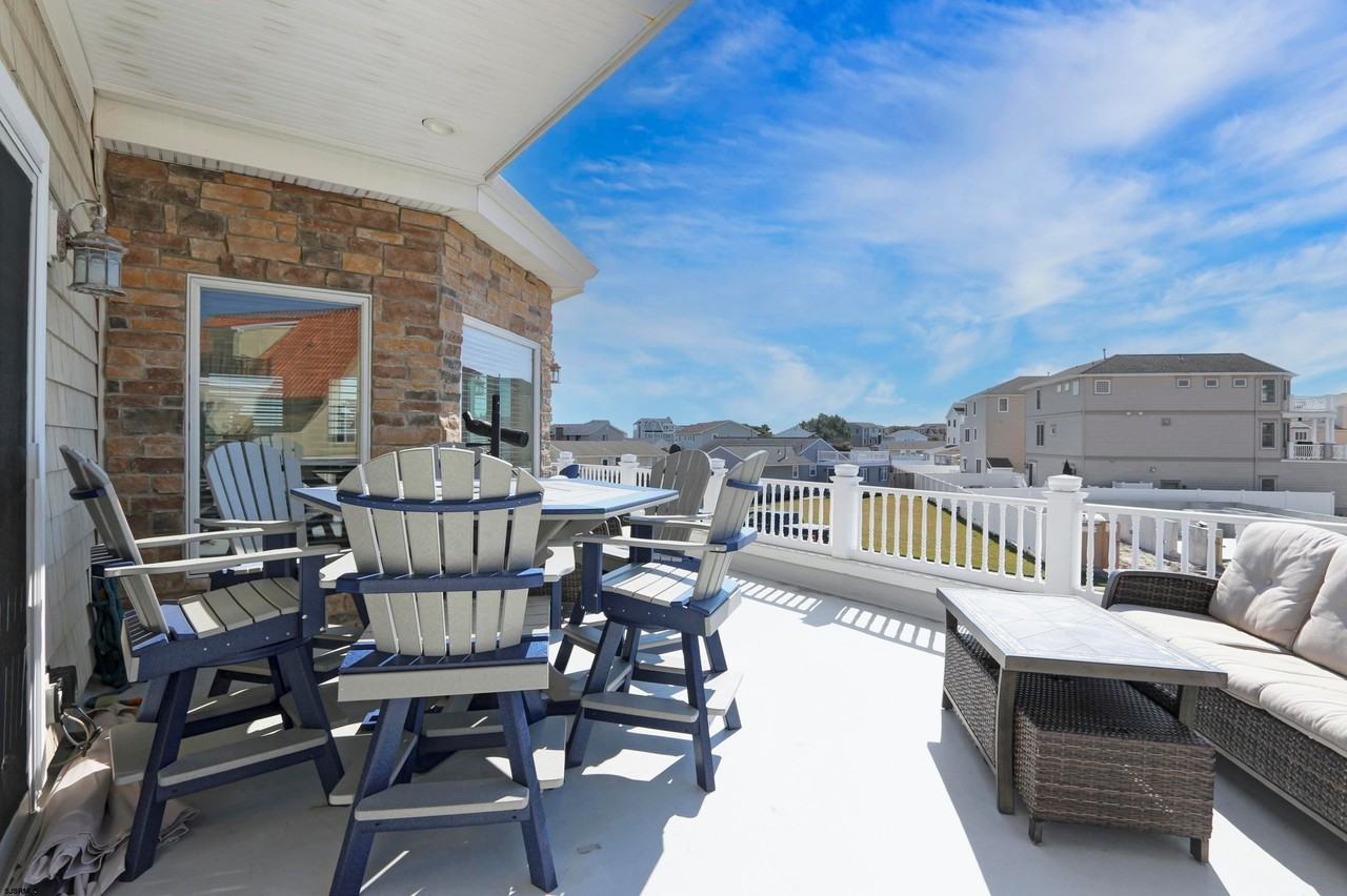 5219 Sea Spray Rd - Photo 5 of 39