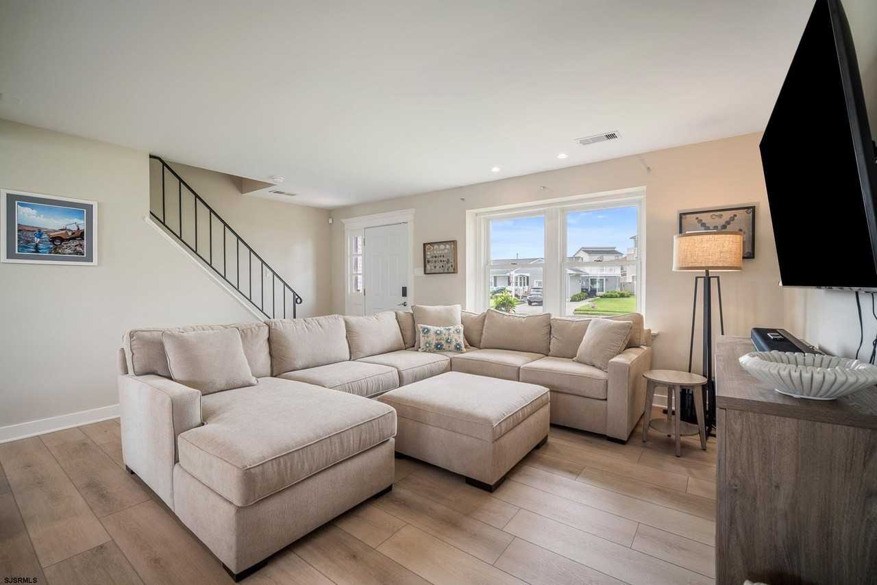 5217 Sea Spray Rd - Photo 4 of 35
