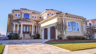 530 W Shore Dr - Photo 1 of 1