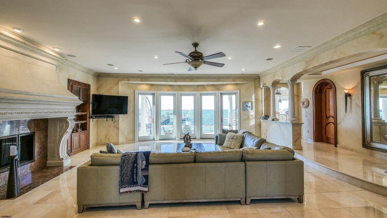 530 W Shore Dr - Photo 5 of 50