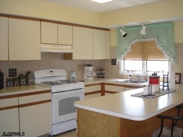 426 Canterbury Ct - Photo 3 of 15